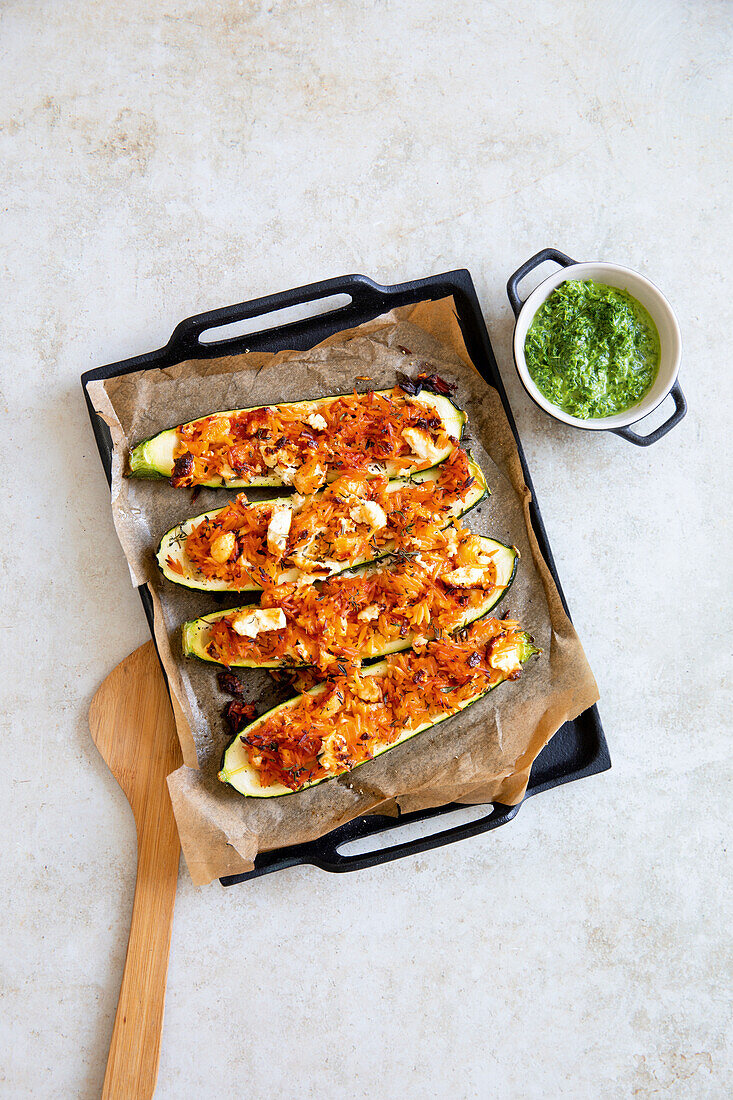 Gefüllte Zucchini mit Linsen-Risoni