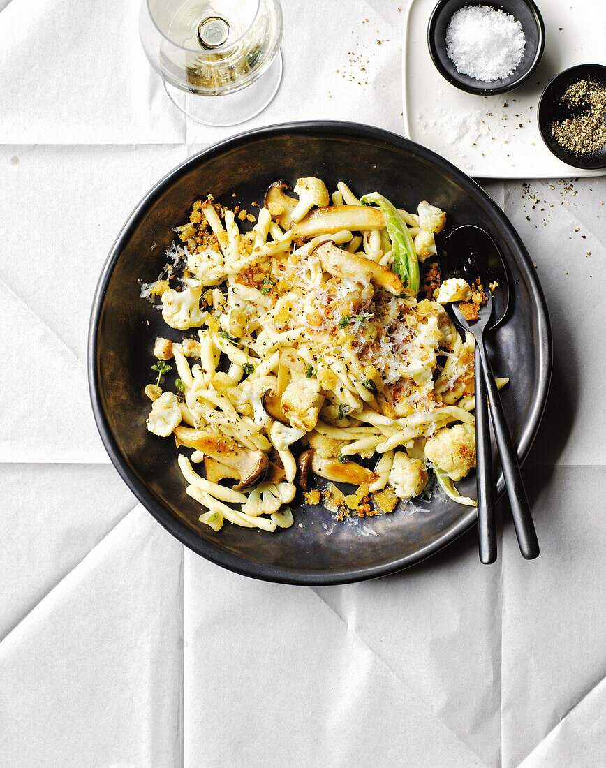 Aglio e olio with mushrooms and cauliflower