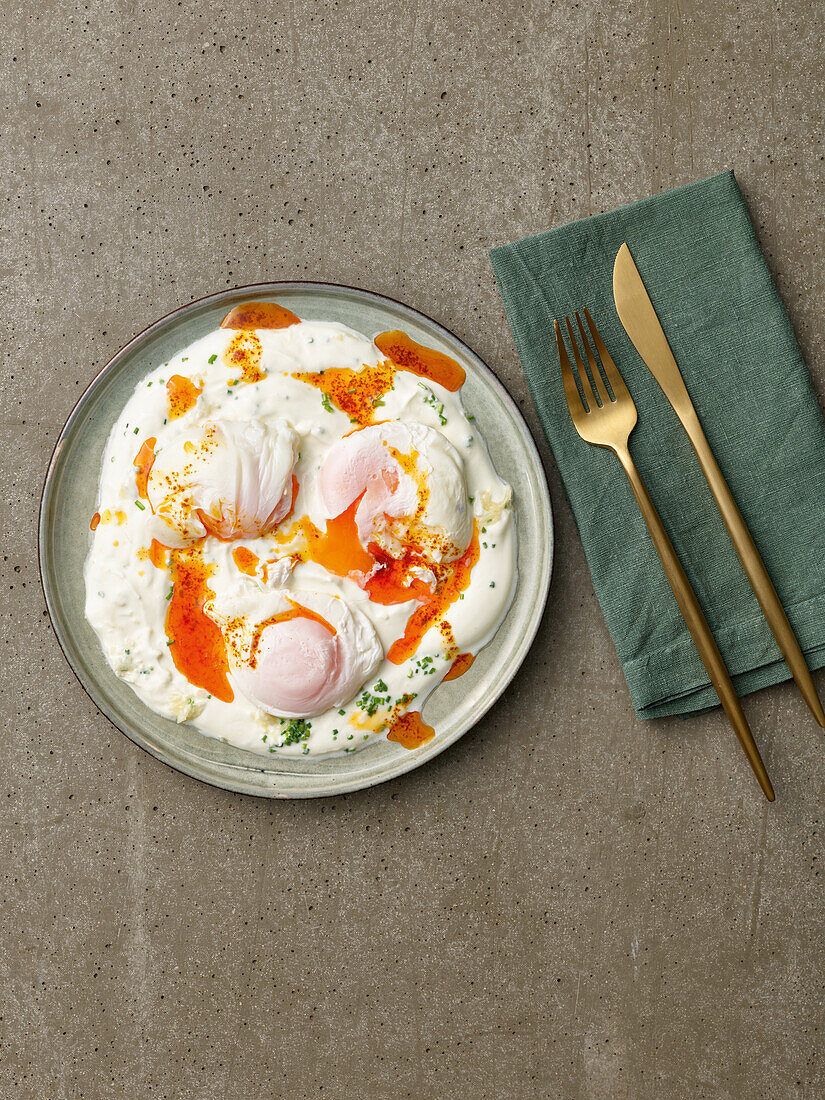 Çilbir - poached eggs with yoghurt