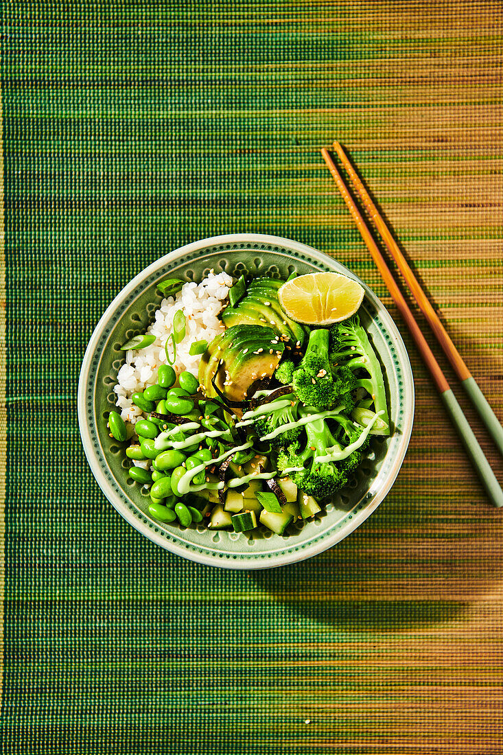 Green poke bowl