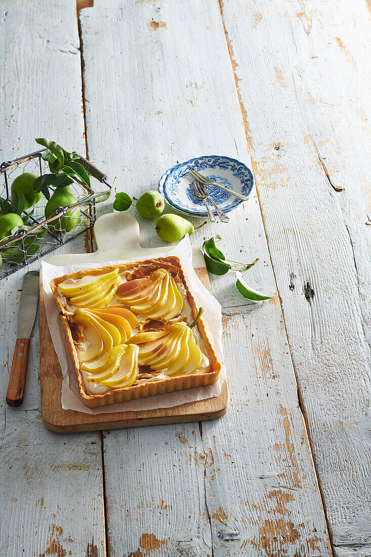 Cake with poached pears and mascarpone cream