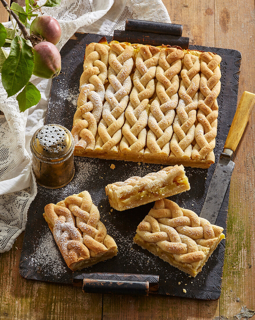 Braided apple pie slices