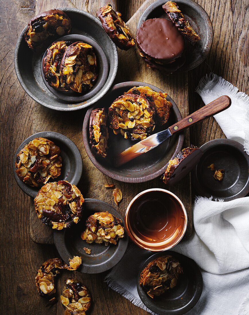 Florentines with almonds, dried cherries and chocolate
