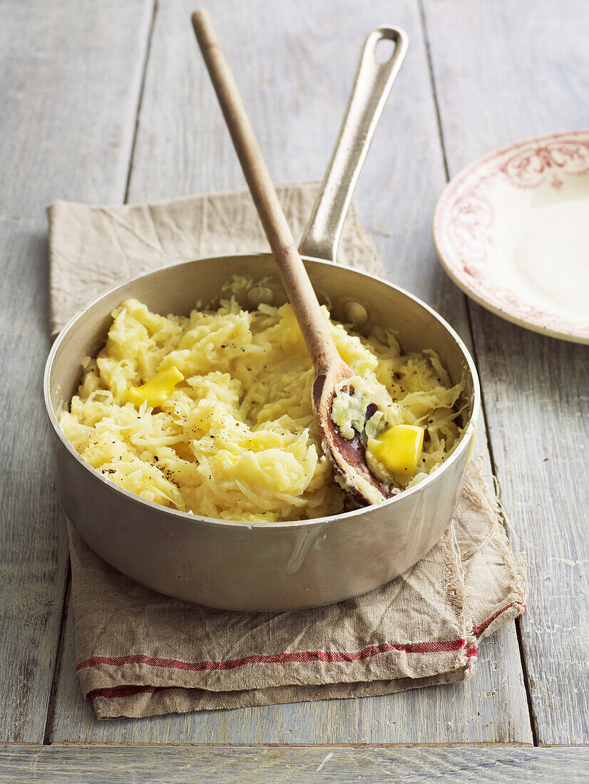 Colcannon (mashed potatoes with cabbage and onions, Ireland)