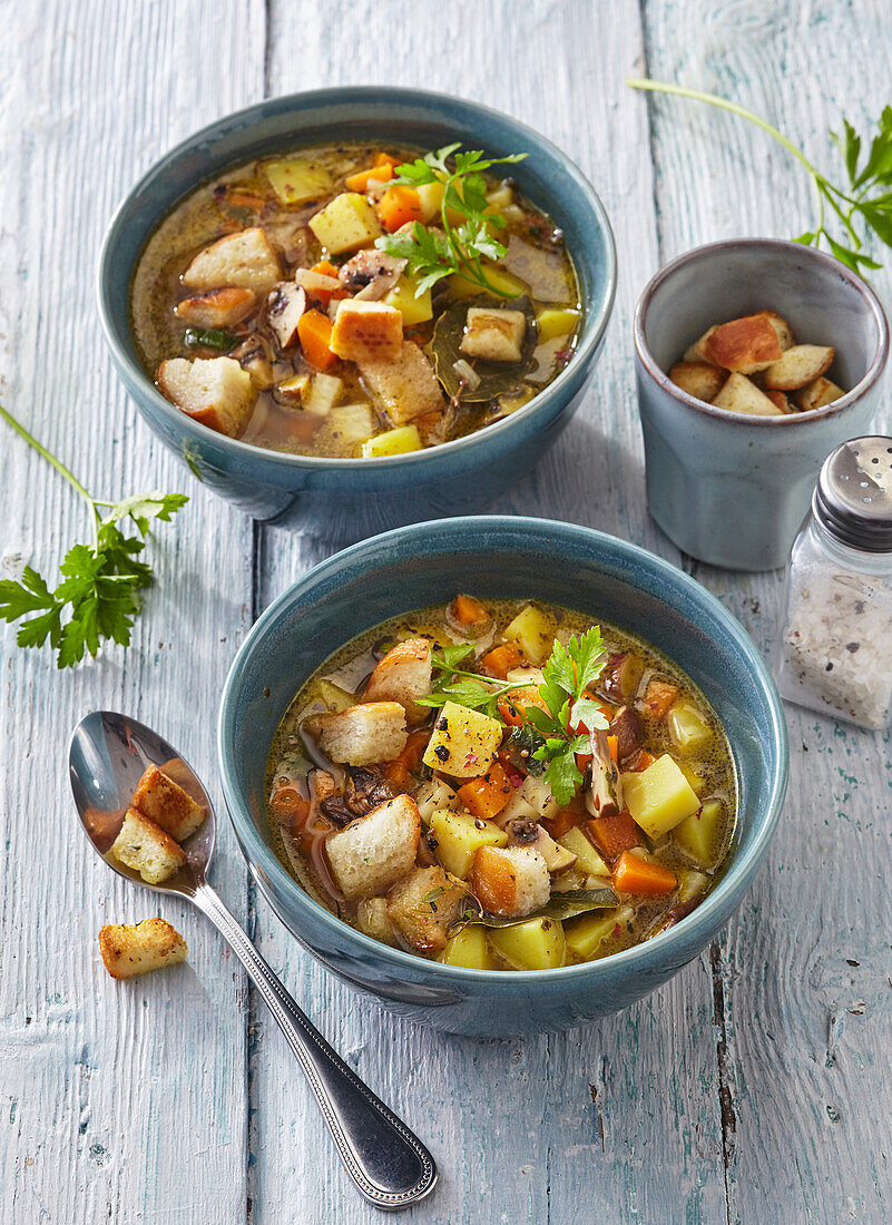 Schnelle Kartoffelsuppe mit Croûtons