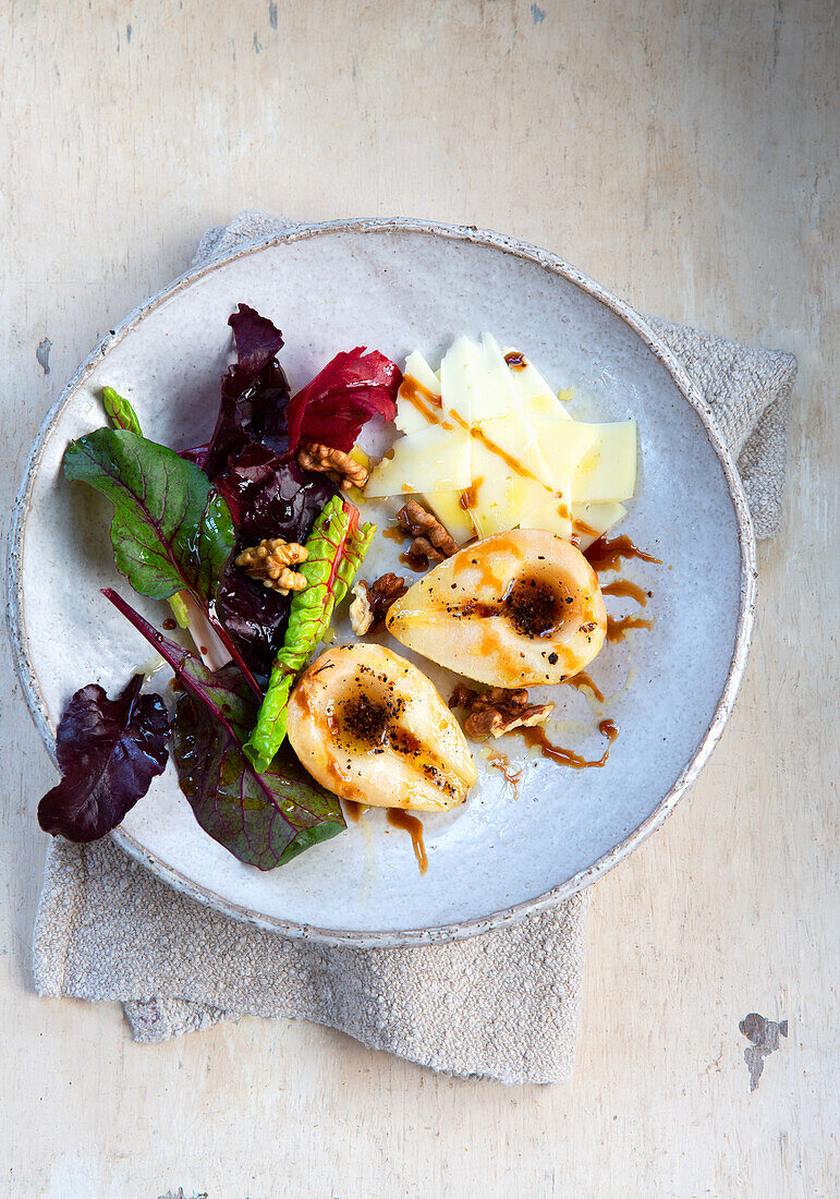 Sheep's cheese salad with pears and walnuts