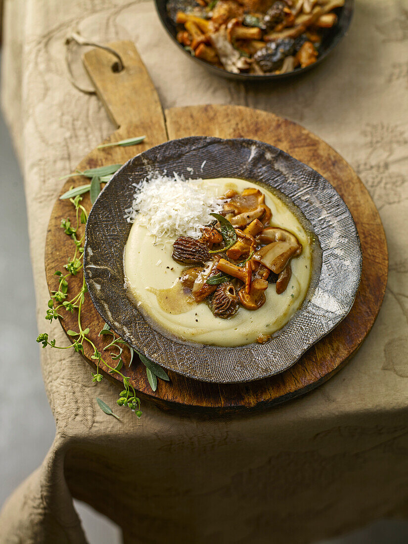 Kichererbsenpolenta mit Pilzen