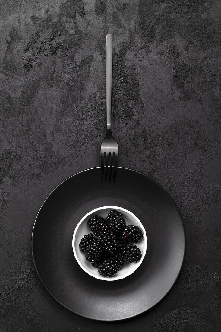 Black and white crockery with blackberries