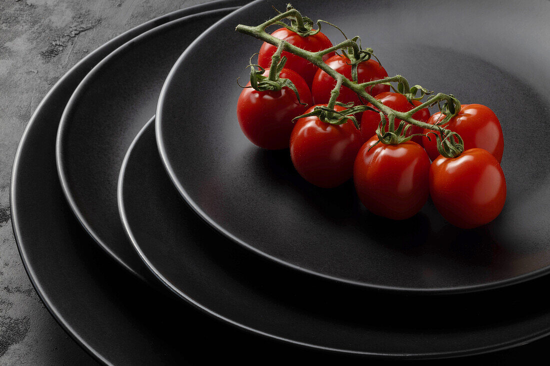 Cherry tomatoes on a black plate