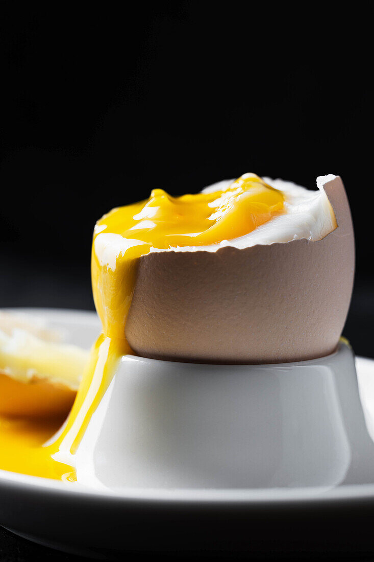 Soft-boiled egg, cracked