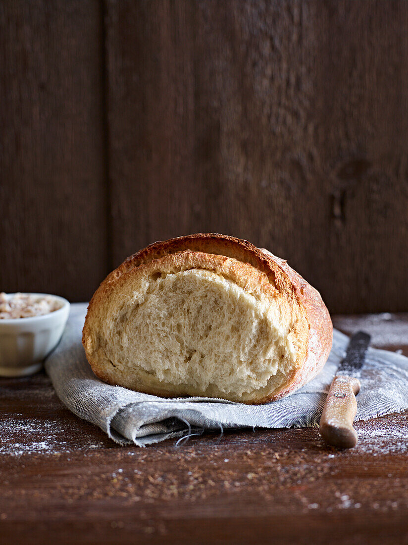 Ein Laib helles Brot