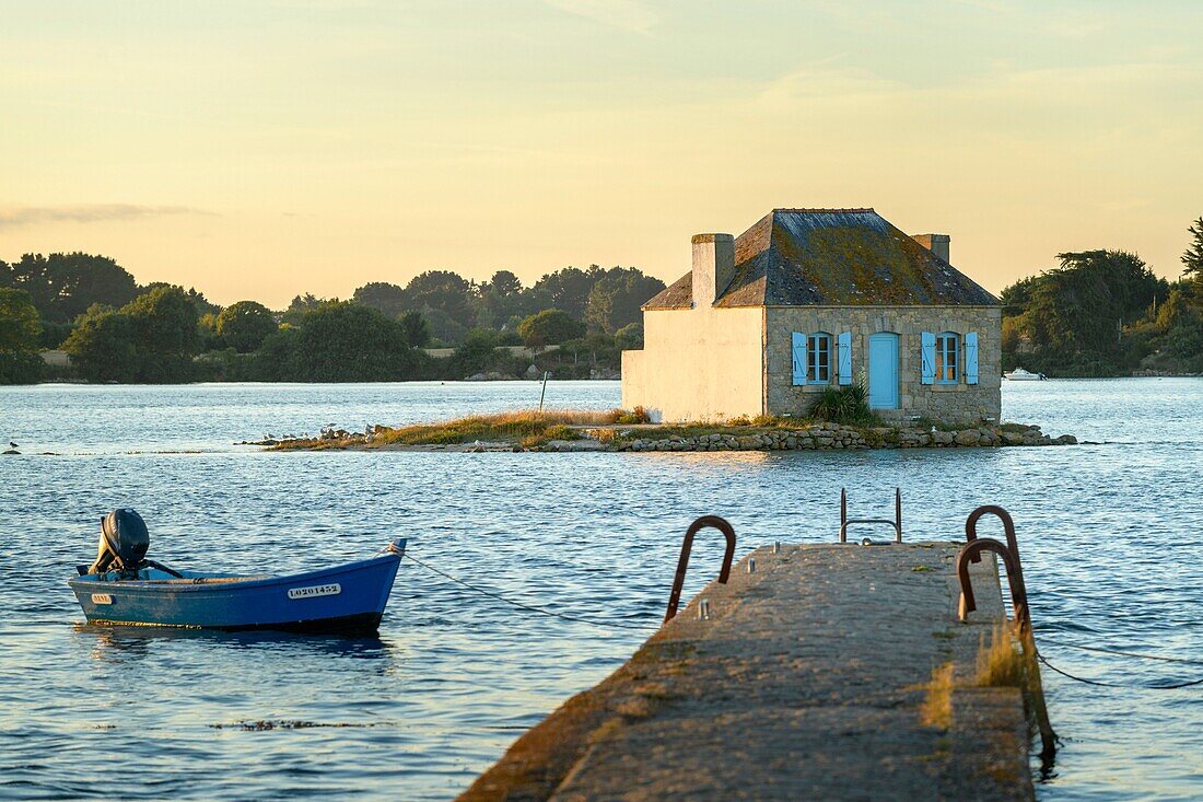 Frankreich,Morbihan,Belz,Nichtarguer Insel auf dem Fluss Etel bei Sonnenuntergang