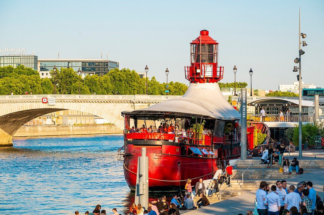 Frankreich,Paris,am Quai François Mauriac 11,das Batofar ist ein altes Boot, das in einen Konzertsaal umgewandelt wurde