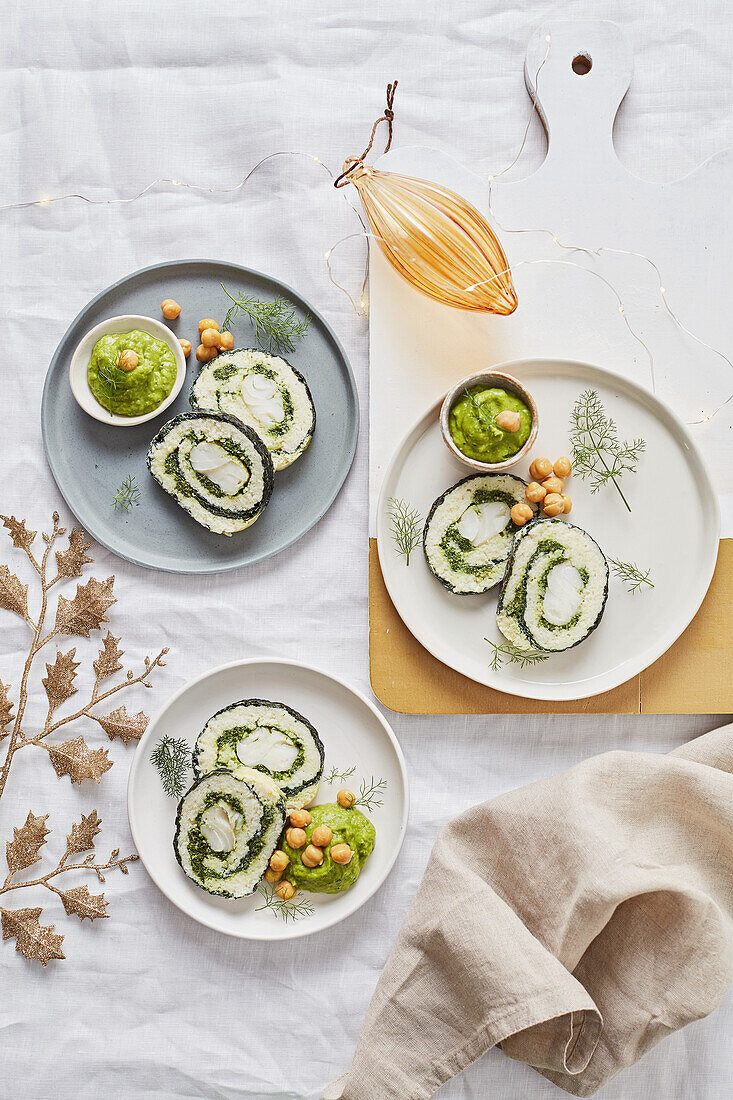 Kabeljau-Rolle mit Schwarzkohl und Kichererbsencreme