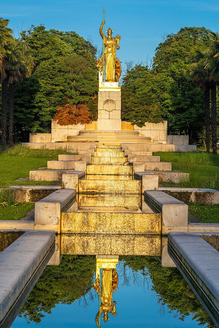 France,Paris,along the GR® Paris 2024 (or GR75),metropolitan long-distance hiking trail created in support of Paris bid for the 2024 Olympic Games,Bel-Air district,Veterans of Indochina Square,Place Edouard-Renard,Porte Dorée fountain overhung by a statue of Athena