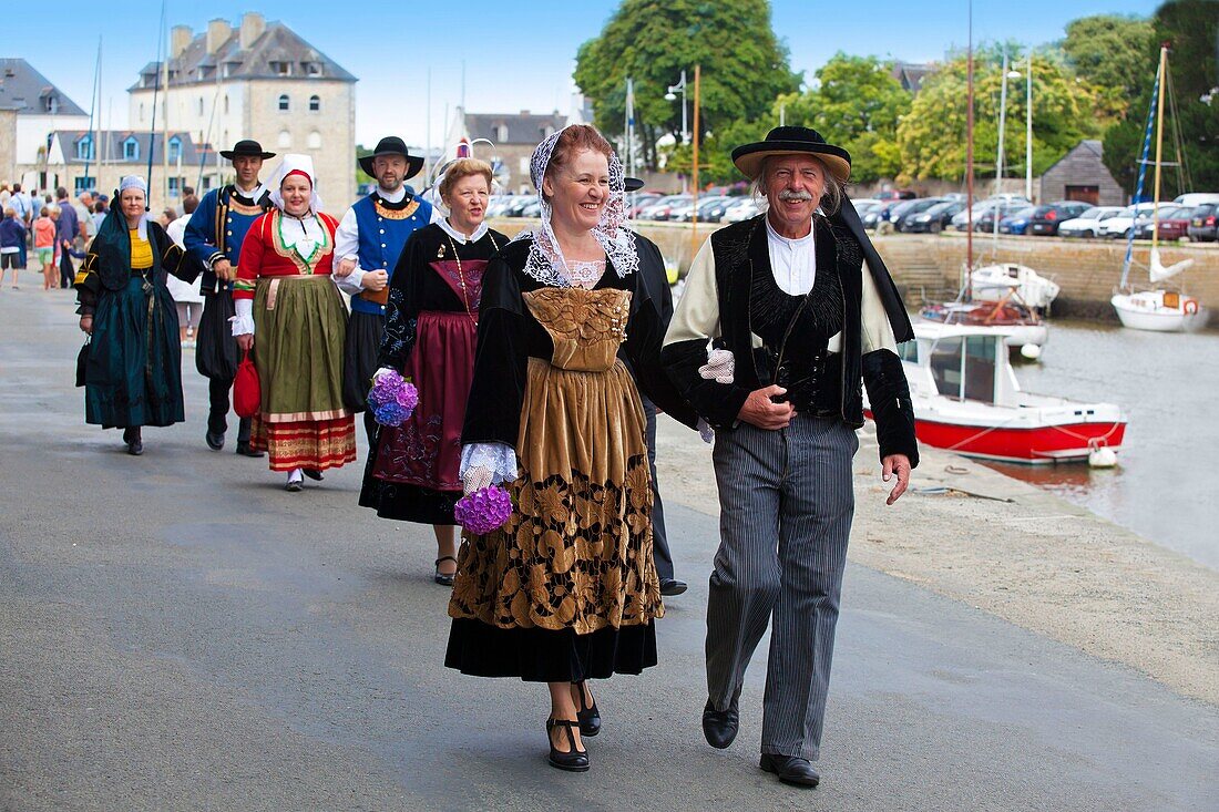 France,Finistere,Festival of the Embroiderers of Pont l'Abbé,Parade of the Cercle Breizh a Galon de Plovan