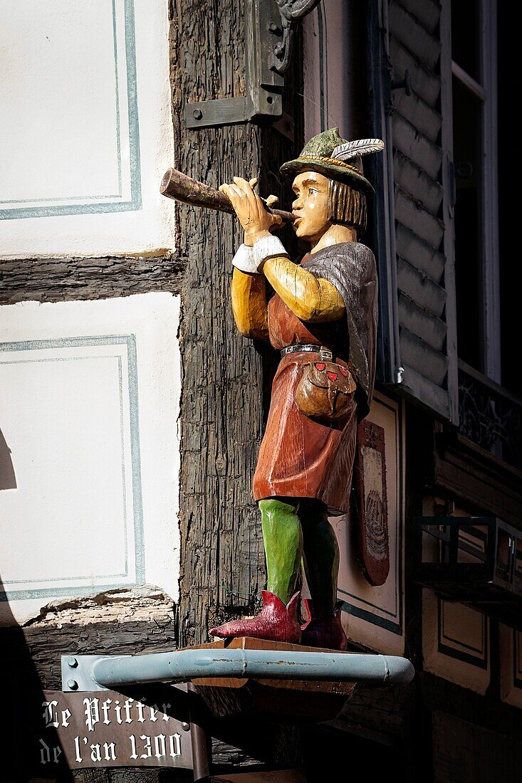 France,Haut Rhin,Ribeauville,statue of a strolling fiddler.