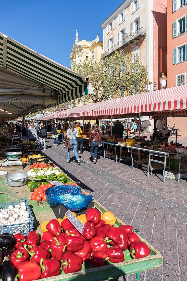 Frankreich,Alpes Maritimes,Nizza,Weltkulturerbe der UNESCO,Altstadt von Nizza,Cours Saleya Markt,Gemüsestand