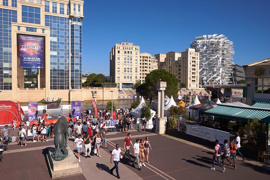 Frankreich,Hérault,Montpellier,Antigone-Viertel während der FISE und der White Tree des japanischen Architekten Sou Fujimoto im Hintergrund