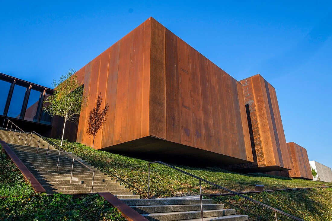 Frankreich,Aveyron,Rodez,das Soulages-Museum,entworfen von den katalanischen Architekten RCR in Zusammenarbeit mit Passelac & Roques