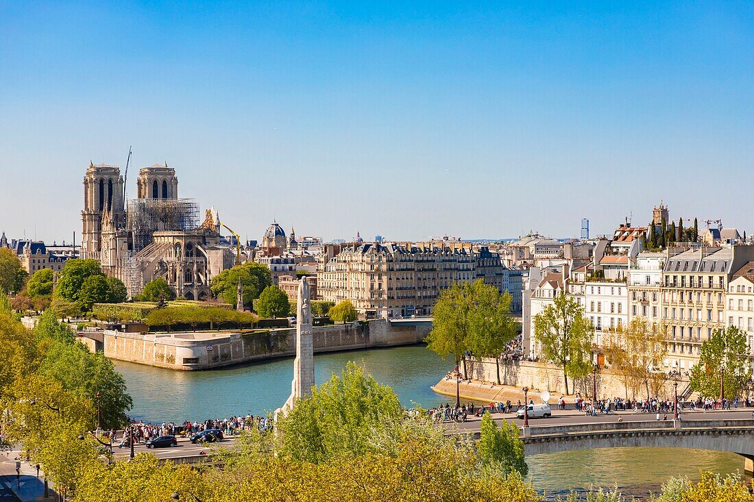 France,Paris,area listed as World heritage by UNESCO,Saint Louis Island,and the Ile de la Cite with Notre Dame Cathedral