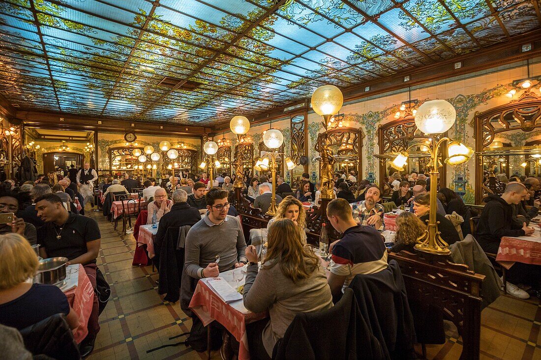 France,Paris,traditional restaurant Le Bouillon Chartier,59 Boulevard du Montparnasse,the main hall and its 1900 decor