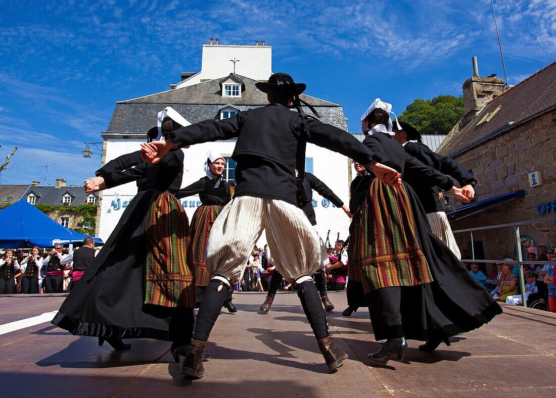 France,Finistere,Gorse Flower Festival 2015 in Pont Aven,Cercle Beuzeg Ar C'hap Beuzec Cap Sizun