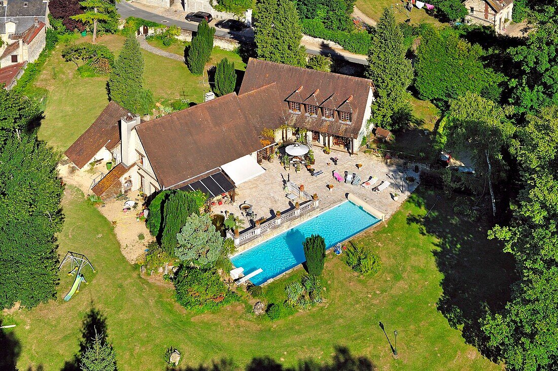 Frankreich,Oise,Avilly Saint Leonard,Haus und Garten (Luftbild)