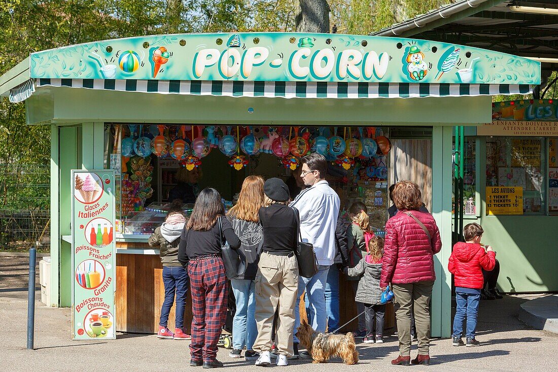 France,Meurthe et Moselle,Nancy,Parc de la Pepiniere (Pepiniere public garden) next to Stanislas square (former royal square) built by Stanislas Leszczynski,King of Poland and last Duke of Lorraine in the 18th century,listed as World Heritage by UNESCO,small shop selling pop corn
