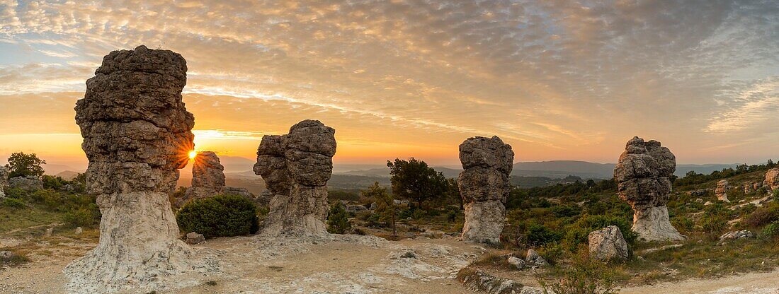 Frankreich,Alpes de Haute Provence,Felsen von Mourres,Forcalquier,Regionaler Naturpark Luberon