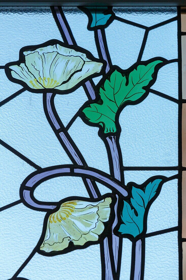 Frankreich,Meurthe et Moselle,Nancy,Fenster eines Hauses,Buntglasfenster im Jugendstil in der Straße Isabey