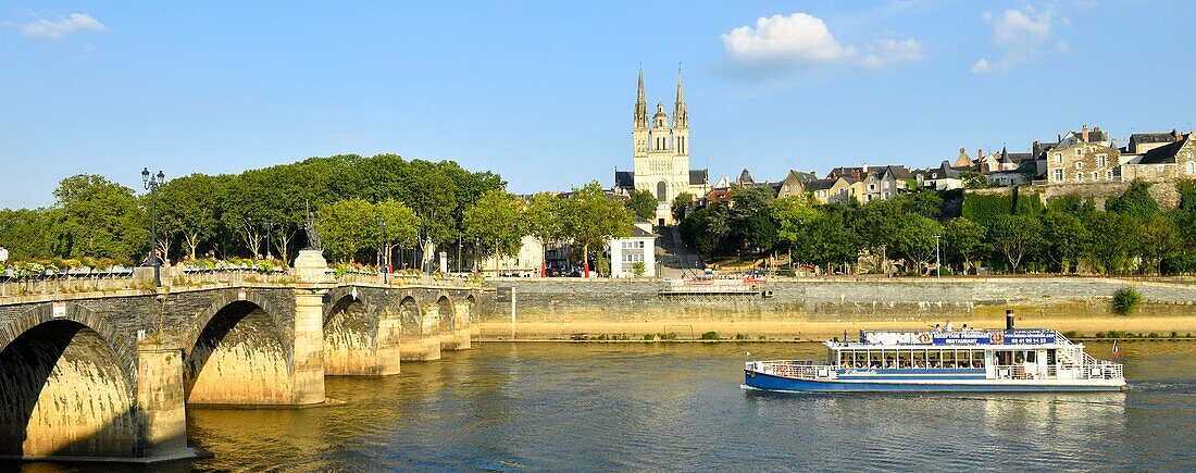 Frankreich,Maine et Loire,Angers,Verdun-Brücke über den Fluss Maine und Kathedrale Saint Maurice