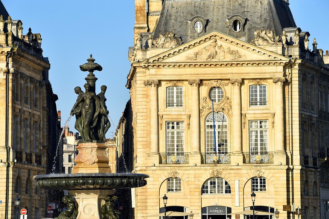 Frankreich,Gironde,Bordeaux,von der UNESCO zum Weltkulturerbe erklärtes Gebiet,Saint-Pierre-Viertel,Place de la Bourse und der Brunnen der drei Grazien