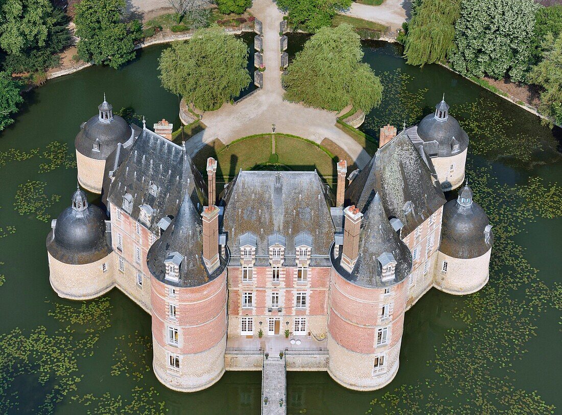 France,Loiret,Chateau Renard,castle of the Motte (aerial view)