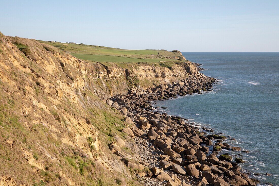 France,Pas de Calais,Cote d'Opale,Parc naturel regional des Caps et Marais d'Opale,cap gris nez,Audinghen,cliffs between the lighthouse and the eggshed