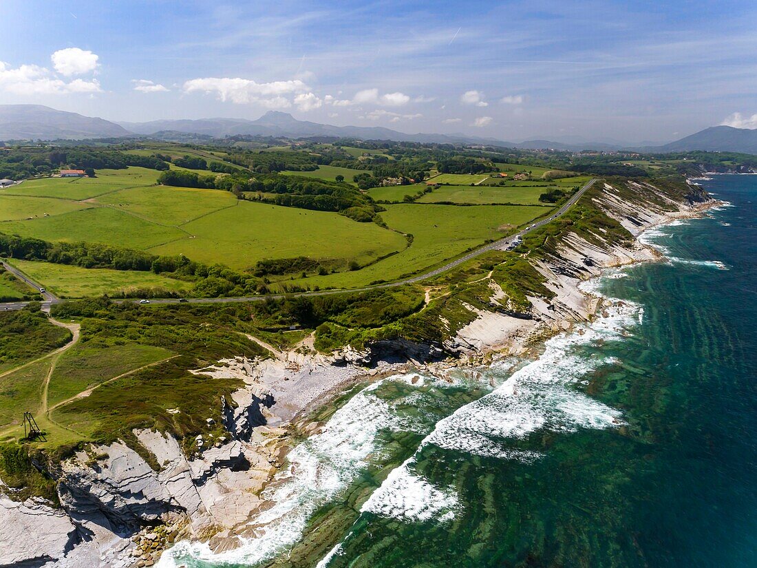 Frankreich,Pyrenees Atlantiques,Baskenland,Baskische Küste südlich von Saint Jean de Luz (Luftaufnahme)