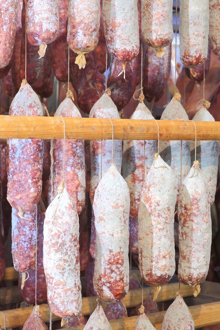 Frankreich,Tarn,Murat sur Vebre,Millas charcuterie,Wursttrockner aus Apalhat-Schweinefleisch