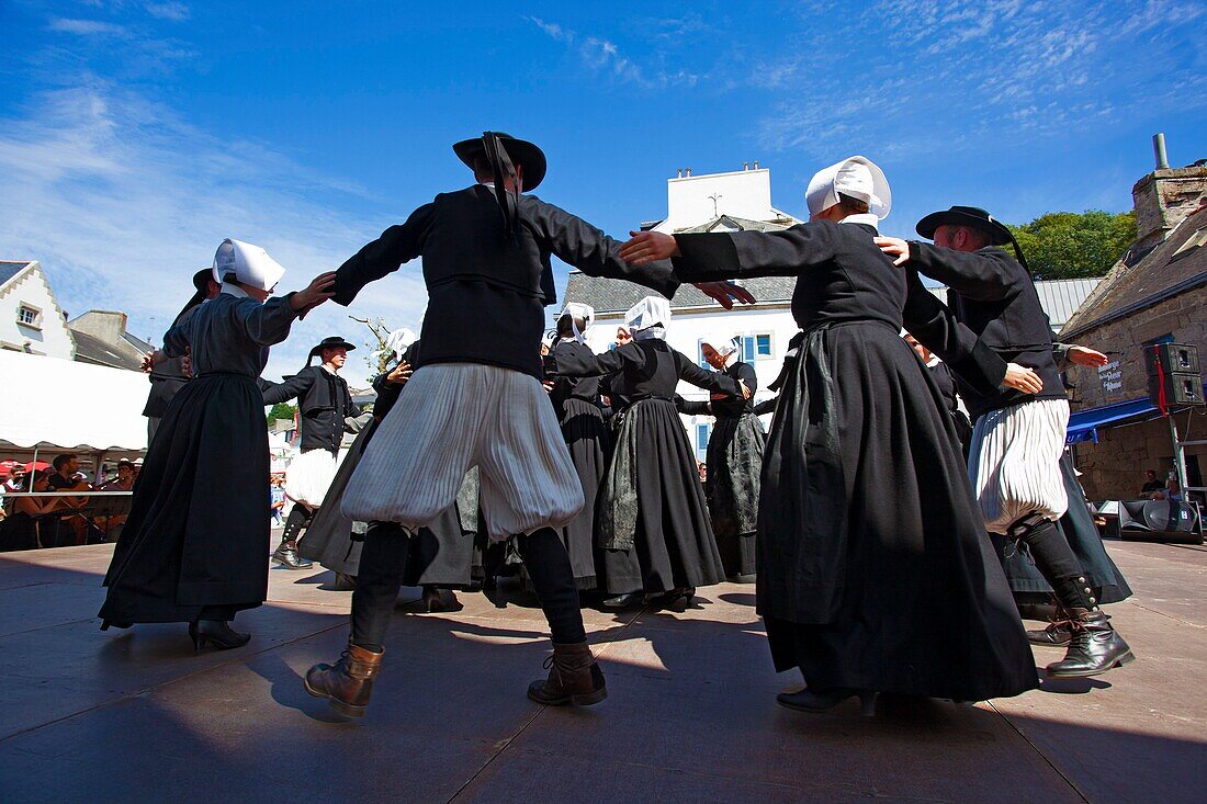 France,Finistere,Gorse Flower Festival 2015 in Pont Aven,Cercle Beuzeg Ar C'hap Beuzec Cap Sizun