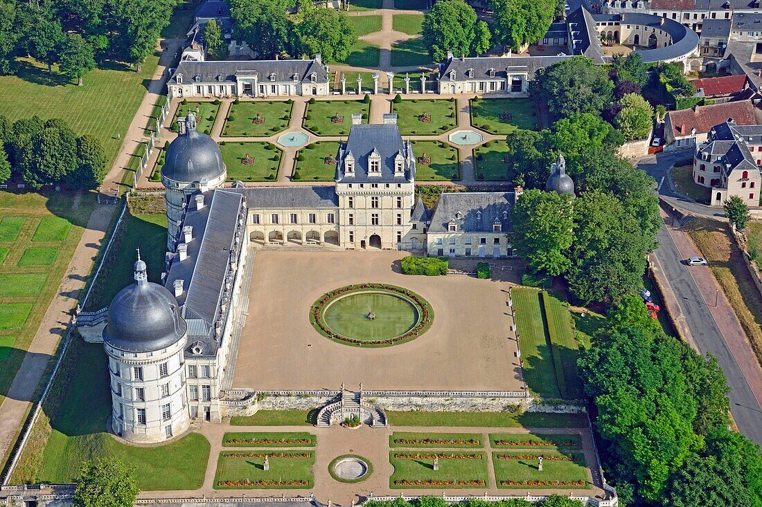 Frankreich,Indre,Berry,Loire-Schlösser,Chateau de Valencay (Luftbild)