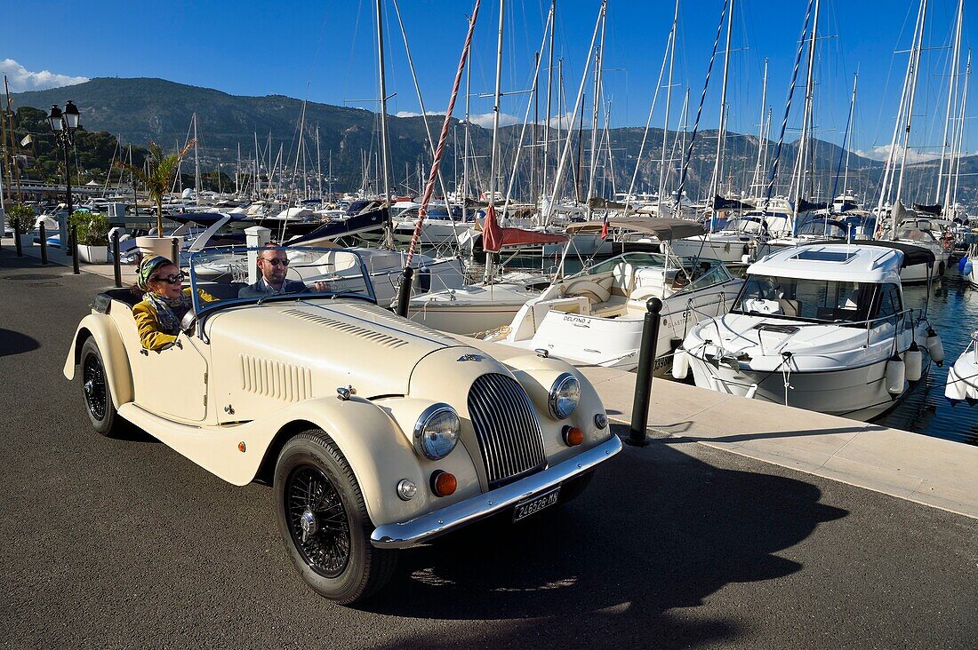 Frankreich,Alpes Maritimes,Saint Jean Cap Ferrat Hafen,Entdeckung der Küste in einem Morgan Roadster 4/4 Oldtimer