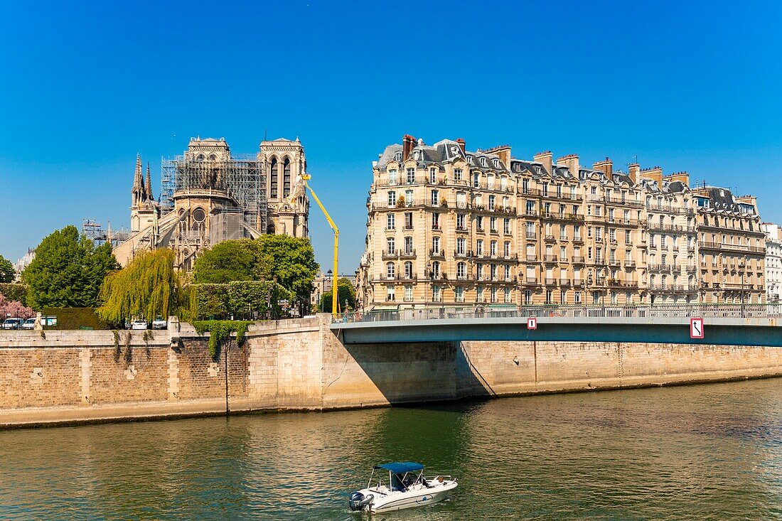 France,Paris,area listed as World heritage by UNESCO,Ile de la Cite,Notre Dame Cathedral and a boat