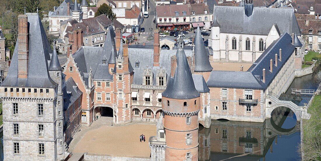 France,Eure et Loir,Mantenon,the castle of Maintenon (aerial view)