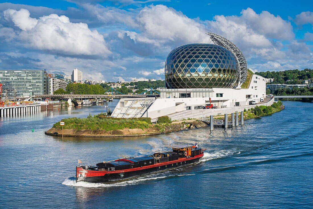 France,Hauts-de-Seine,Boulogne-Billancourt,Ile Seguin,Seine Musicale,a cultural complex dedicated to music and shows by the architects Shigeru Ban and Jean de Gastines,inaugurated in April 2017