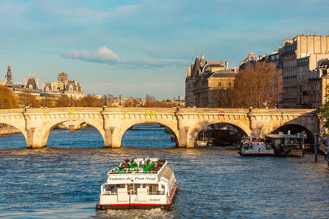 Frankreich,Paris,Weltkulturerbe der UNESCO,die Seine-Dämme,die Ile de la Cite und die Pont Neuf
