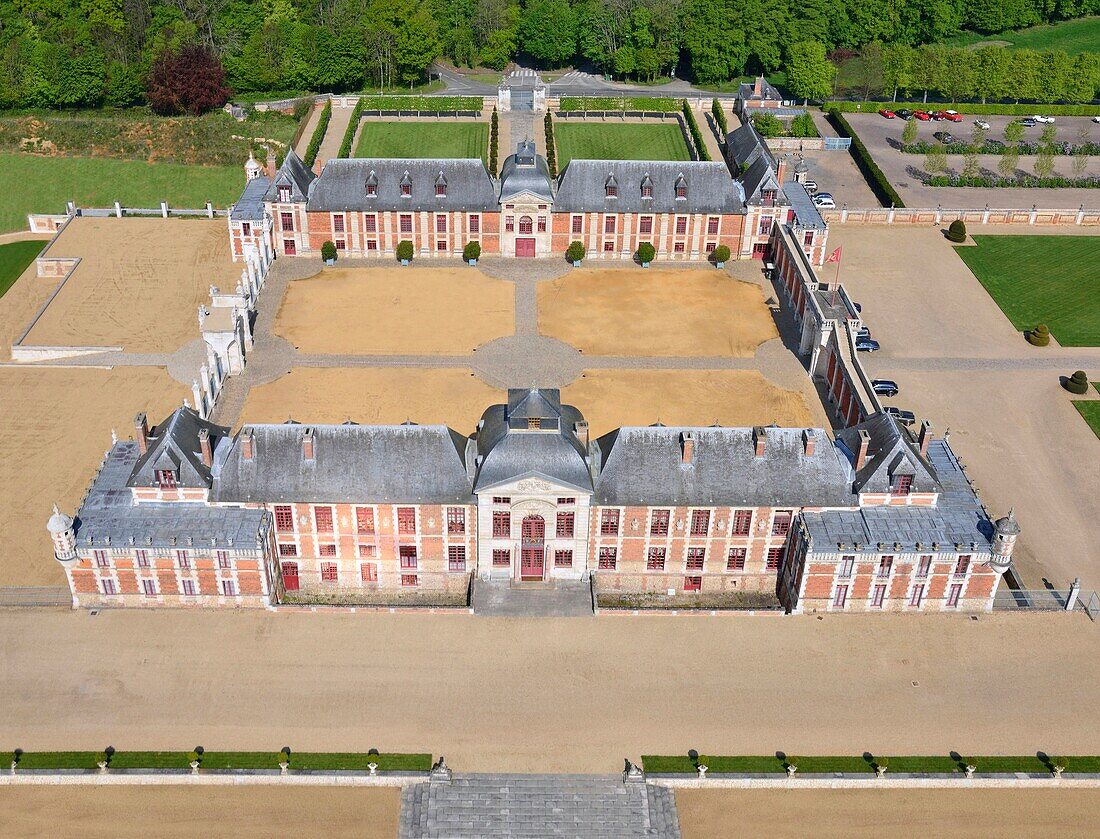 Frankreich,Eure,Le Neubourg,Schloss des Champ de Bataille,das Schloss aus dem XVII. Jahrhundert wurde von dem Dekorateur Jacques Garcia renoviert,die Gärten sind als bemerkenswerter Garten zertifiziert (Luftaufnahme)