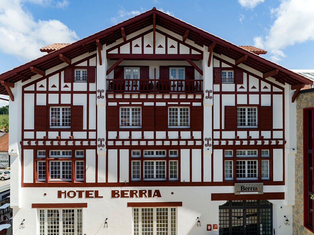 Frankreich,Pyrenees Atlantiques,Baskenland,Hasparren,das Hotel Berria 4,eingeweiht 2018,das einzige mit einem herrlichen gläsernen Trinquet auf der Rückseite