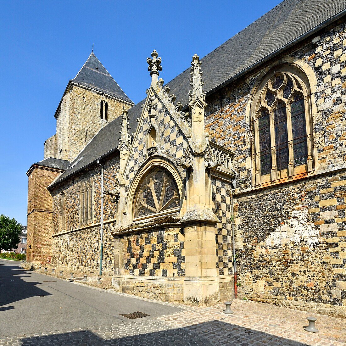 France,Somme,Baie de Somme,Saint Valery sur Somme,mouth of the Somme Bay,Saint Martin church dated 16th century built with a ornamental tiling of flint and cut stone in the shape of a draughtboard