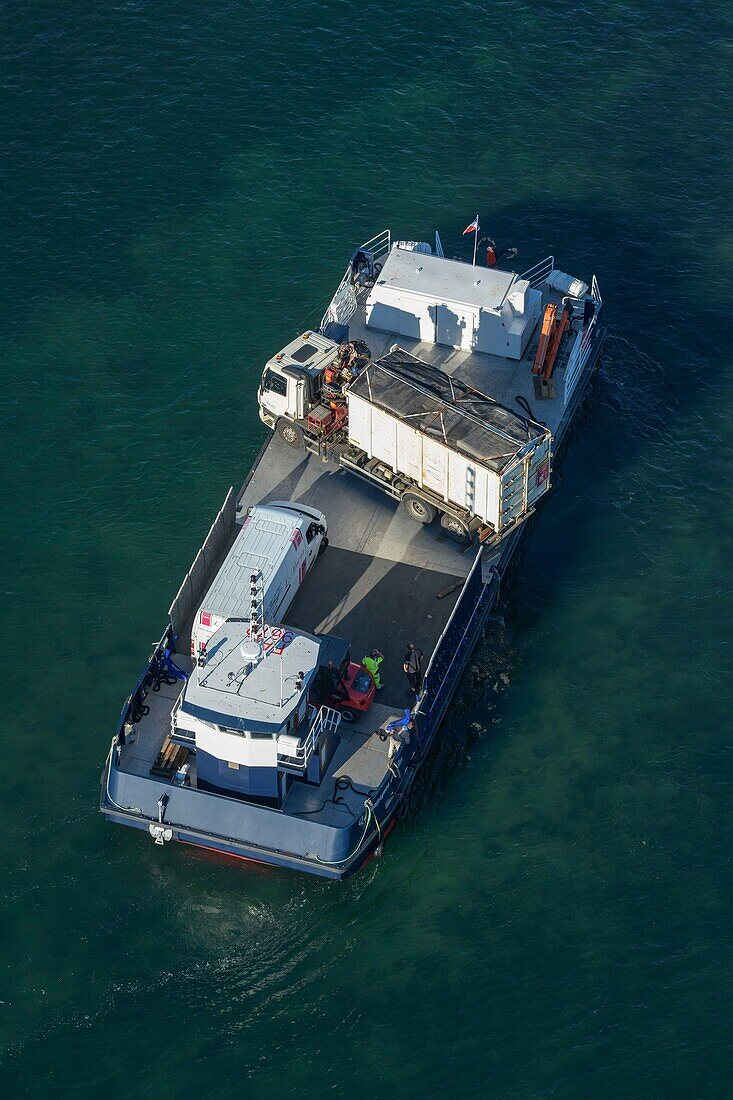 Frankreich,Morbihan,Ile-aux-Moines,Luftaufnahme des Transportkahns, der die Île aux Moines mit Port Blanc verbindet