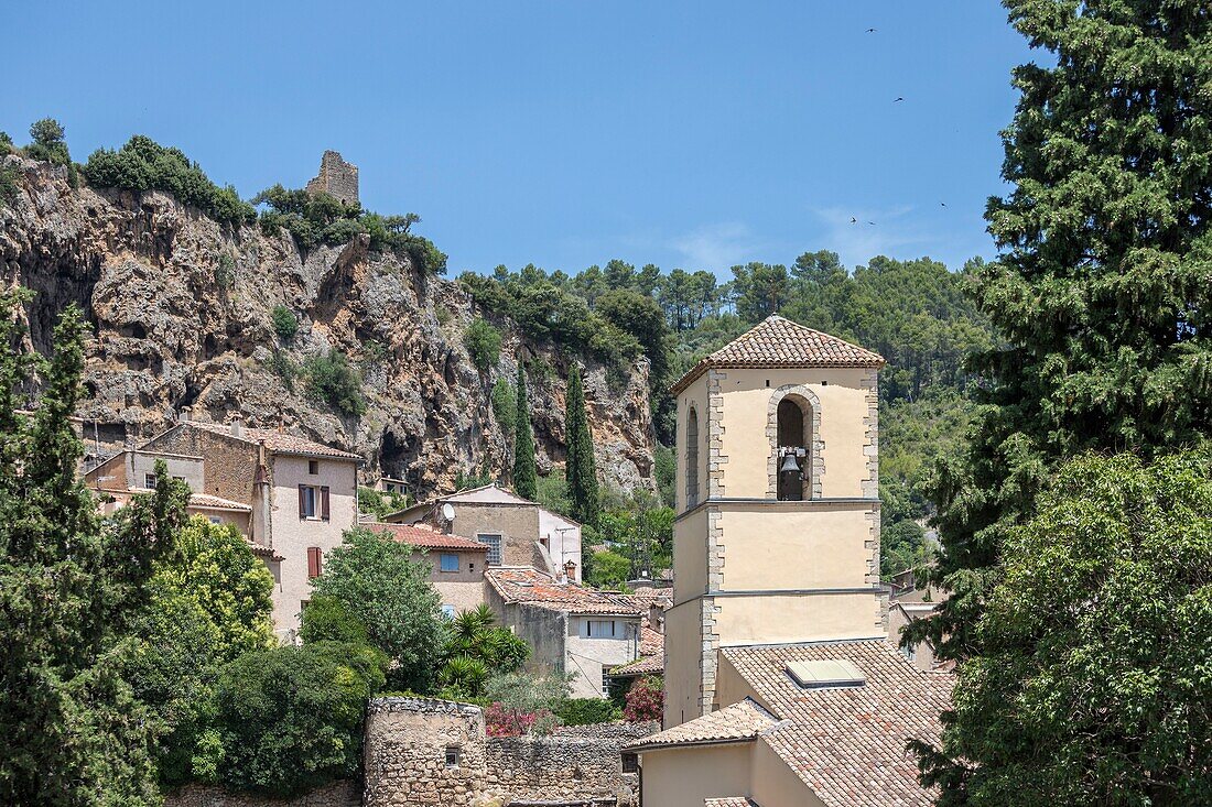 Frankreich,Var,Grüne Provence,Cotignac,Tuffsteinfelsen 80 Meter hoch und 400 Meter breit