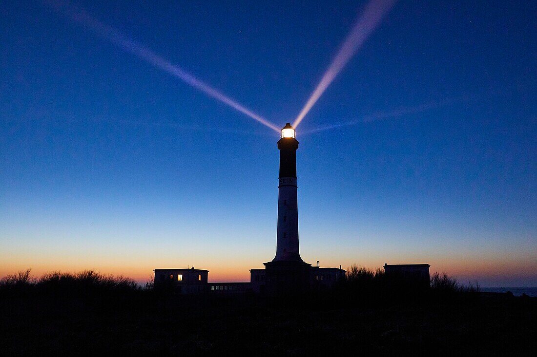 France,Finistere,Iroise Sea,Iles du Ponant,Parc Naturel Regional d'Armorique (Armorica Regional Natural Park),Ile de Sein,labelled Les Plus Beaux de France (The Most Beautiful Village of France),the Goulenez lighthouse at the beginning of the night